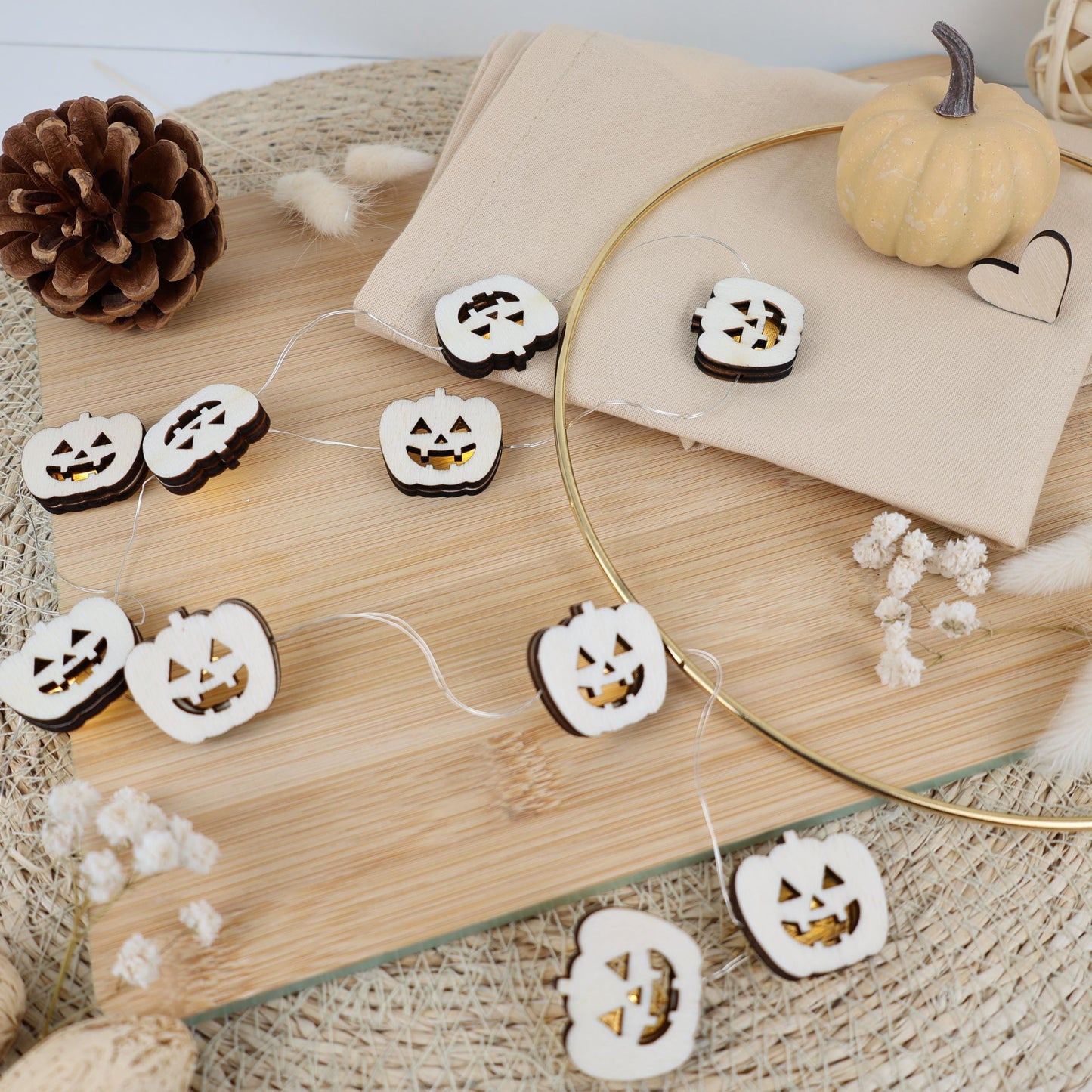 Süßes oder Saures
lichterkette holz
led licht für kürbis
kürbis zu halloween
kürbis lichterkette batterie
holzdeko herbst zum hinstellen
herbst lichterkette LED
herbst lichter
halloween led kerze
halloween kürbis geschenk
halloween deko lichter
geschenk für freundin
deko kürbis mit licht