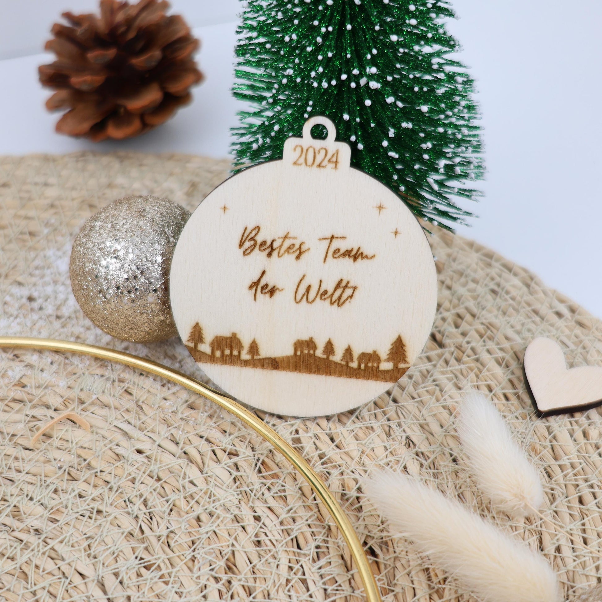 weihnachtskugel holz
weihnachtsgeschenke für frauen
weihnachtsgeschenk freundin
weihnachtsbaum holz
weihnachten holz laser
ornament weihnachten
kugeln weihnachten
geschenke für frauen
geschenkanhänger weihnachten
deko aus holz für weihnachten
christbaum schmücken beispiele
christbaum geschmückt
advent deko